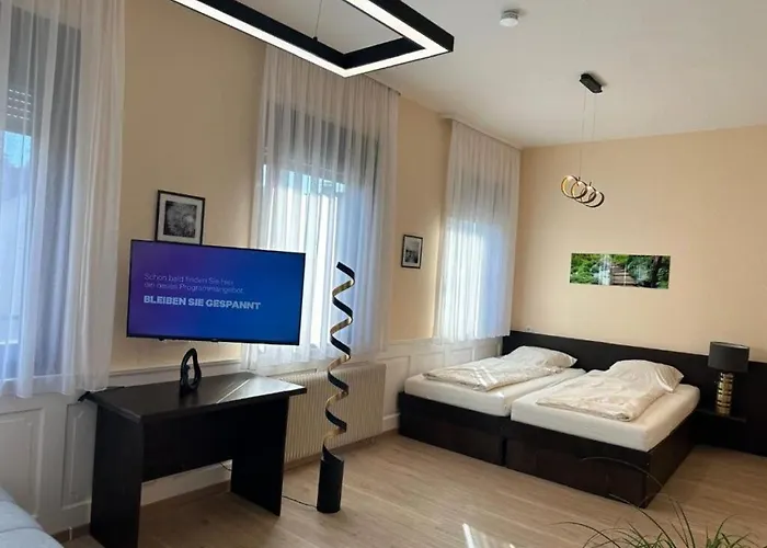 Отель Neue Traube 3*